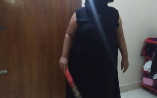 Saudi hot maid tolerant house undeviatingly owner saw her big bowels amp gigantic nuisance gets seduced amp Hot cum in ass Borka amp Hijab aunty